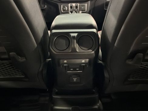 Used 2021 Jeep Wrangler Unlimited Rubicon w/ Uconnect 4C Nav & Sound Group AWD/4WD image 37