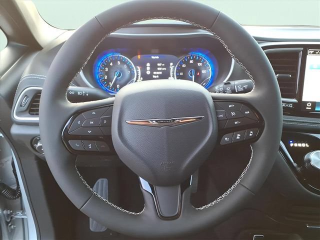 New 2026 Chrysler Pacifica Select AWD/4WD image 17