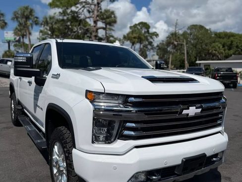 Used 2022 Chevrolet Silverado 2500 High Country w/ Z71 Off-Road Package AWD/4WD image 3