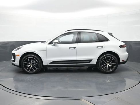 Certified 2025 Porsche Macan AWD/4WD image 2