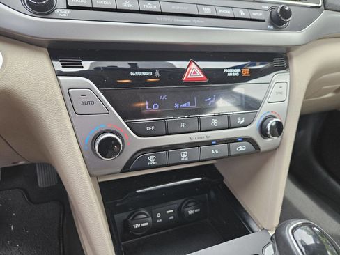 Used 2017 Hyundai Elantra Limited w/ Limited Tech Package 04 image 20