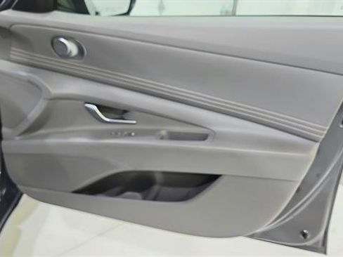 Used 2025 Hyundai Elantra SEL FWD image 28