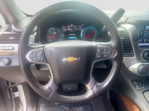 Used 2018 Chevrolet Suburban Premier RWD image 12