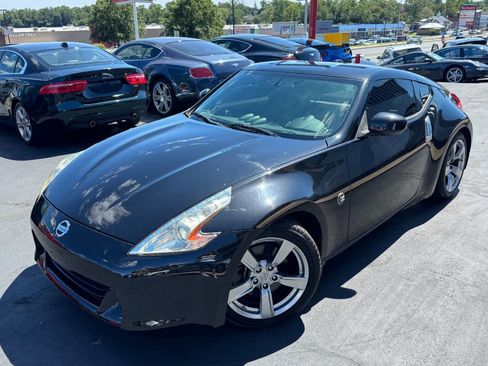 Used 2009 Nissan 370Z Touring image 2
