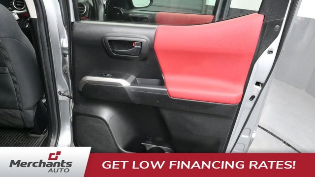 Used 2022 Toyota Tacoma SR5 AWD/4WD image 13