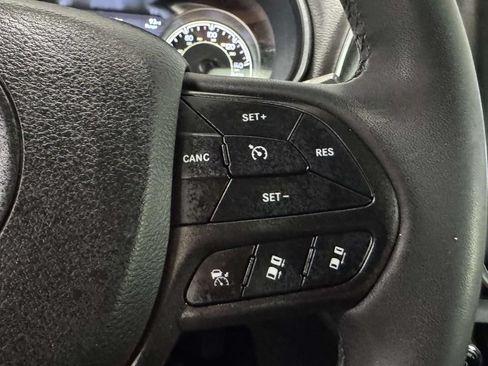 Used 2022 Jeep Cherokee Trailhawk w/ Premium Leather Package AWD/4WD image 24