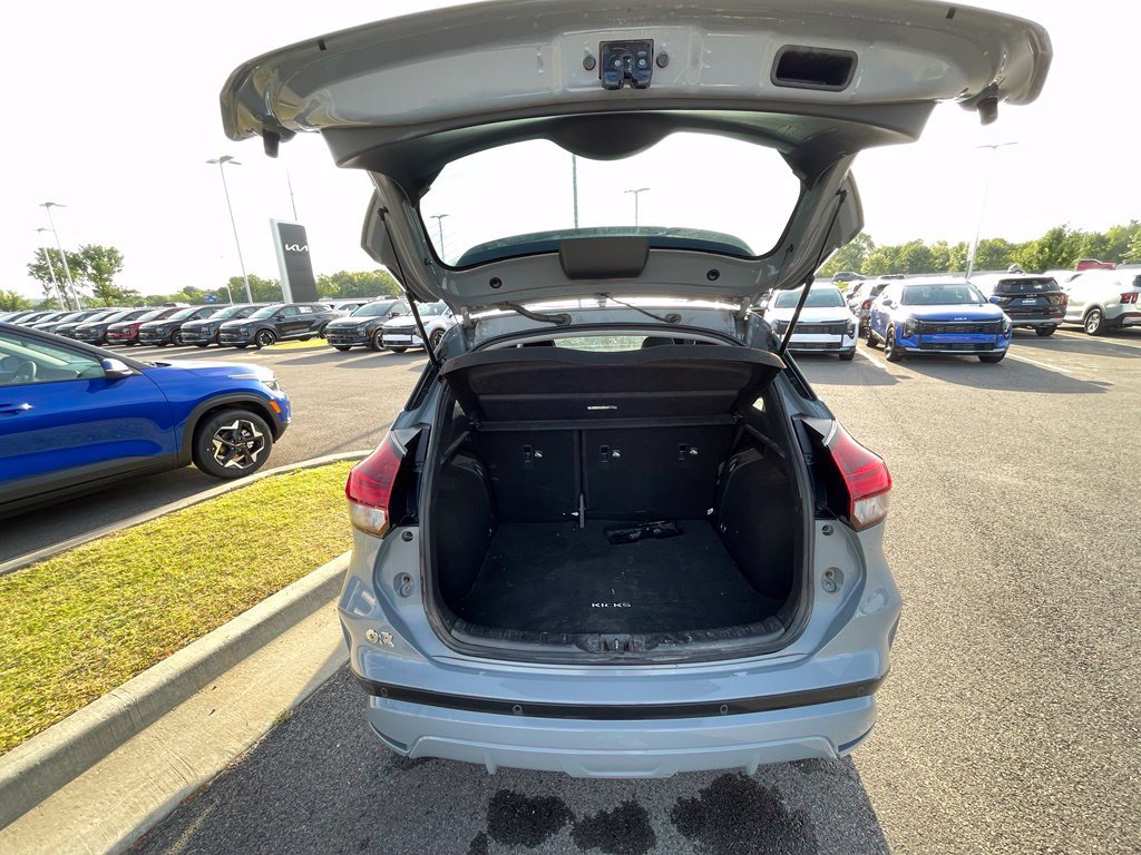 Used 2021 Nissan Kicks SR w/ SR Premium Package FWD image 9