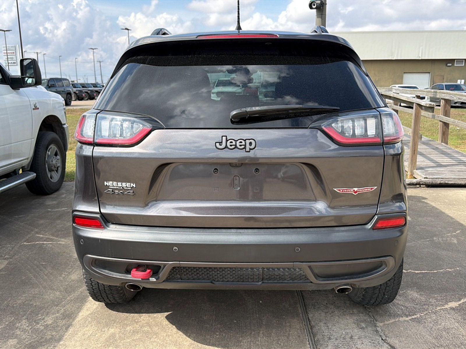 Used 2022 Jeep Cherokee Trailhawk AWD/4WD image 5