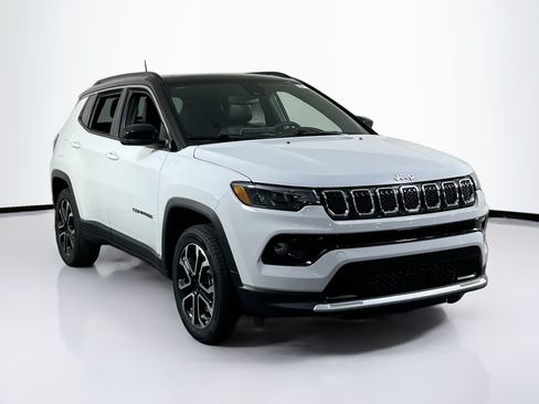 Used 2023 Jeep Compass Limited w/ Sun and Sound Group AWD/4WD image 3