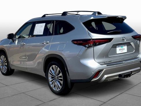 Used 2025 Toyota Highlander Platinum image 10
