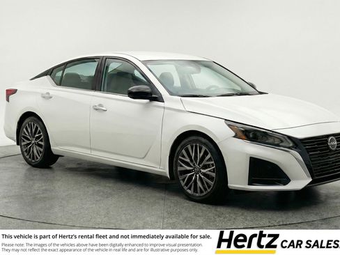 Used 2025 Nissan Altima 2.5 SV image 1