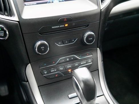 Used 2015 Ford Edge SEL w/ Equipment Group 201A image 21