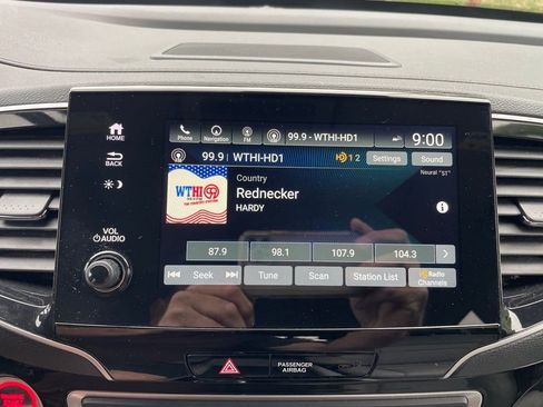 Used 2021 Honda Pilot Touring image 25