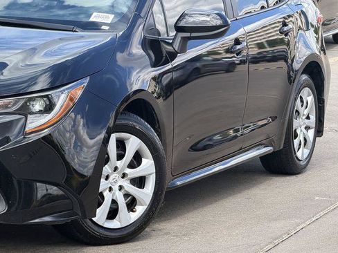 Certified 2025 Toyota Corolla LE image 3