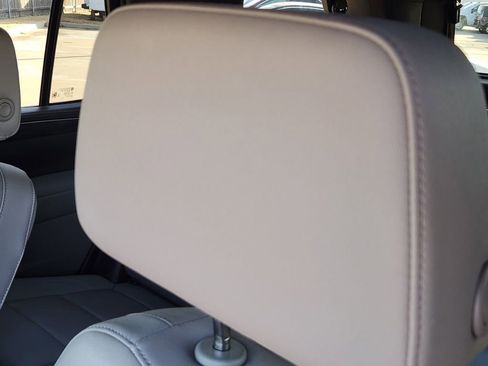 Used 2024 Chevrolet Tahoe Z71 w/ Luxury Package image 20