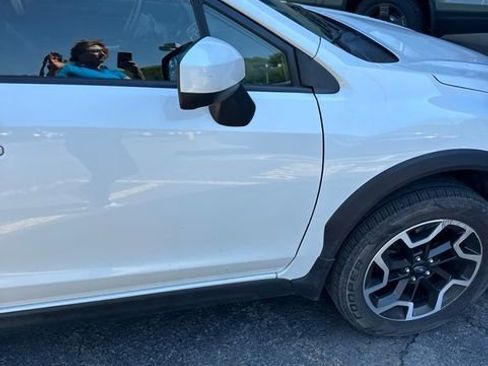 Used 2017 Subaru Crosstrek 2.0i Premium AWD/4WD image 9