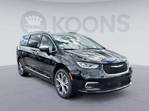 New 2026 Chrysler Pacifica Pinnacle image 10