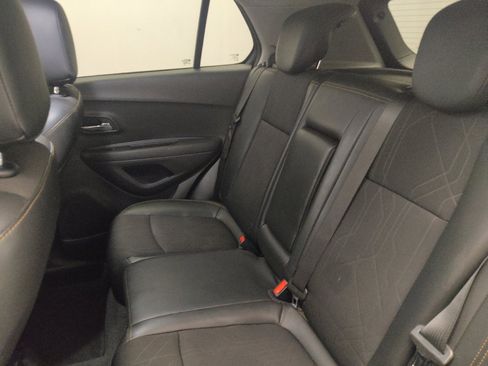 Used 2020 Chevrolet Trax LT w/ LT Convenience Package FWD image 18
