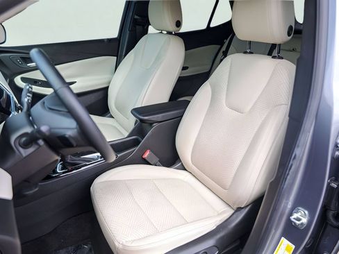Used 2022 Buick Encore GX Essence w/ Experience Buick Package FWD image 10