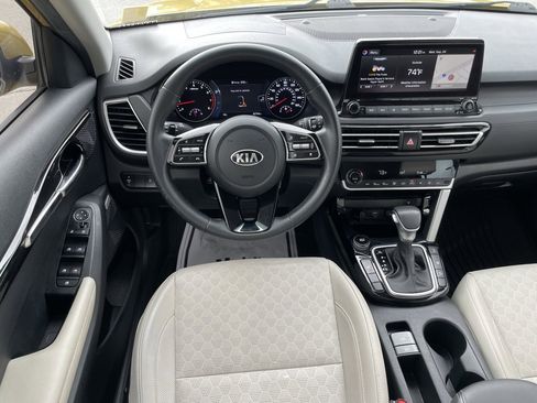Used 2021 Kia Seltos SX w/ SX Sunroof Package image 24