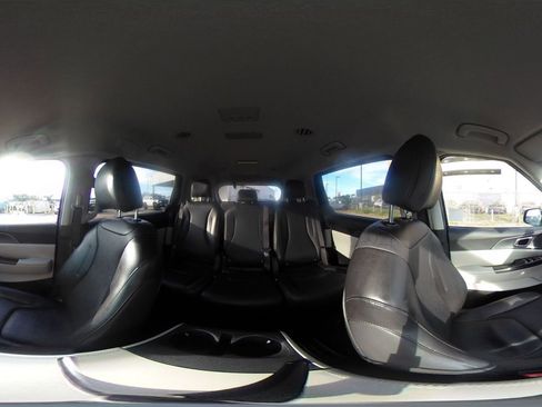 Used 2024 Kia Carnival LX image 43