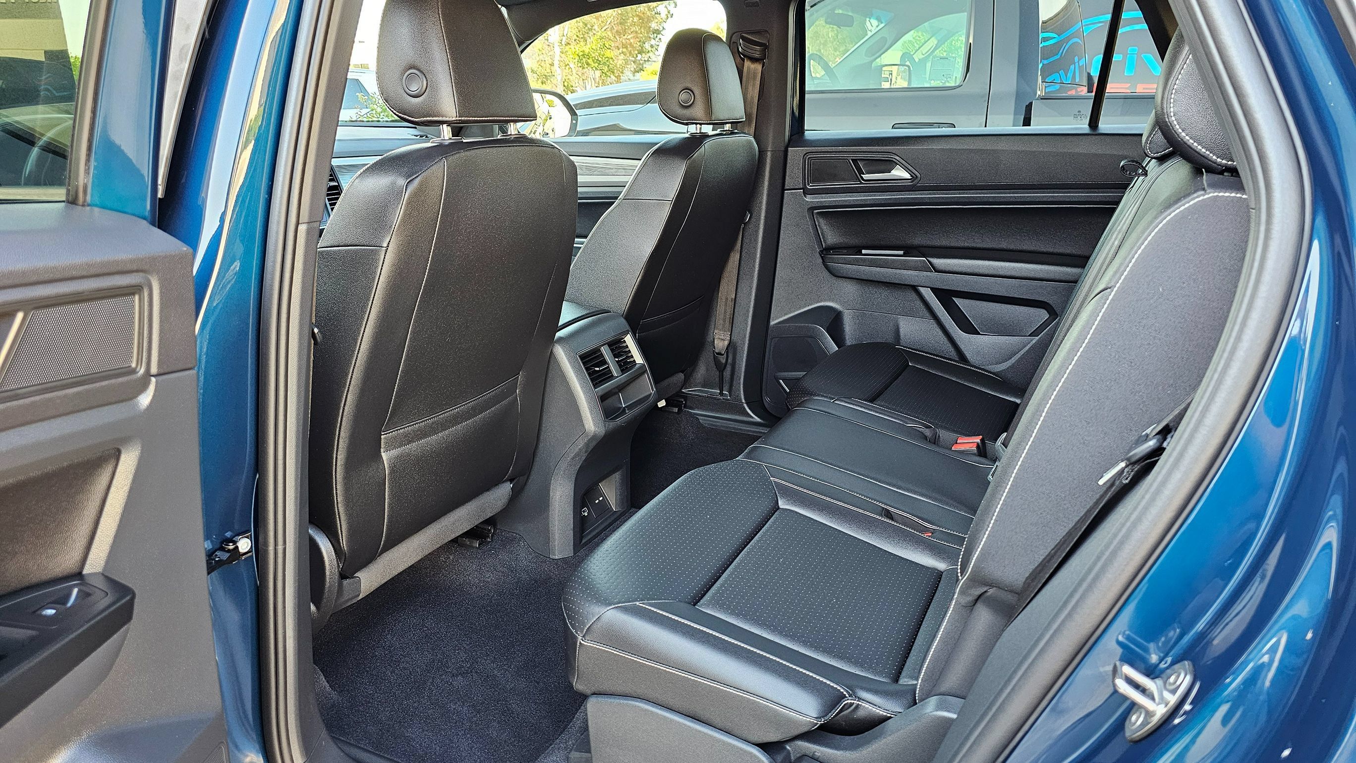 Used 2020 Volkswagen Atlas Cross Sport SE AWD/4WD image 16