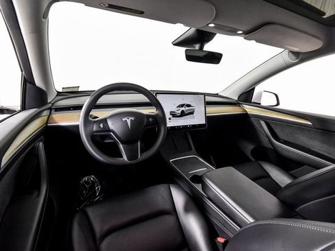Used 2023 Tesla Model Y Long Range image 22