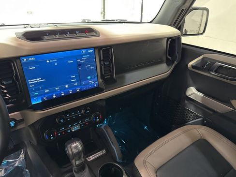 Used 2022 Ford Bronco Wildtrak image 17