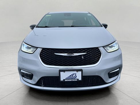 Used 2024 Chrysler Pacifica Touring-L image 31