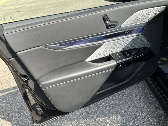 Certified 2023 BMW i7 xDrive60 AWD/4WD image 23
