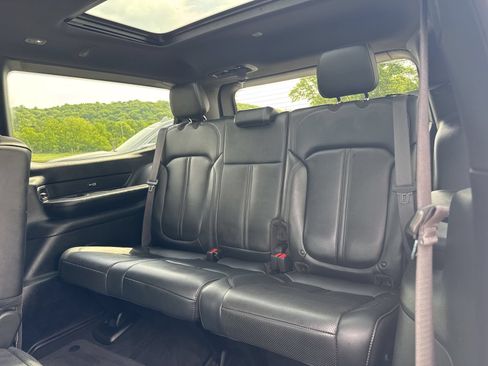 Used 2022 Jeep Wagoneer Series II w/ Premium Group I AWD/4WD image 16