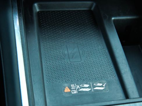 Used 2024 GMC Acadia Elevation image 31