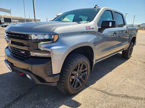 Used 2021 Chevrolet Silverado 1500 LT Trail Boss w/ Convenience Package II AWD/4WD image 3