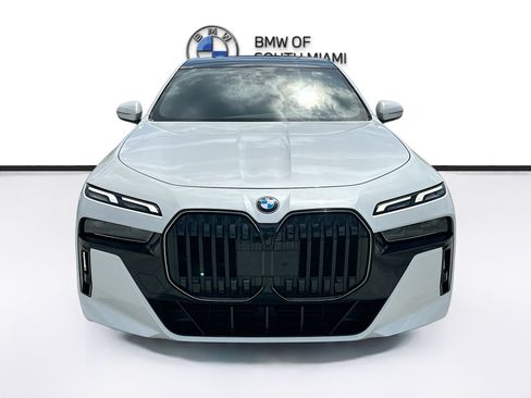 Certified 2025 BMW 740i w/ Premium Package RWD image 2