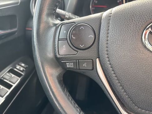 Used 2017 Toyota RAV4 SE image 25