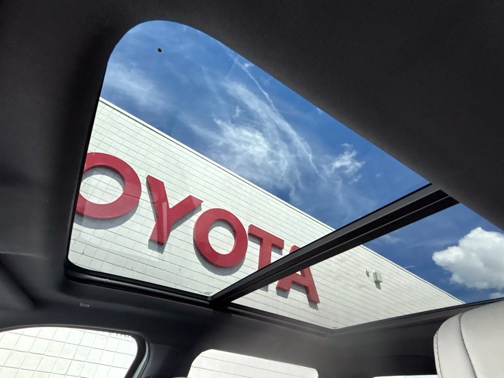 Used 2026 Toyota Tundra Limited AWD/4WD image 18