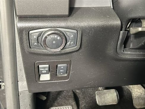 Used 2018 Ford F150 XLT w/ Equipment Group 302A Luxury AWD/4WD image 19