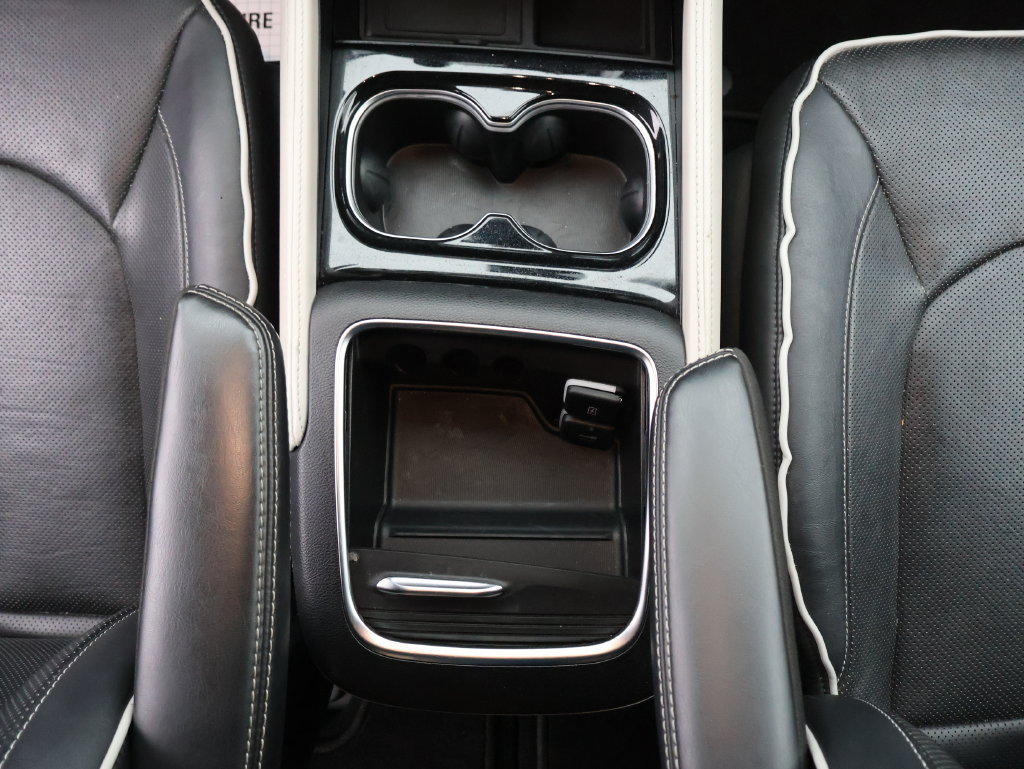 Used 2023 Chrysler Pacifica Limited FWD image 14