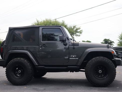 Used 2017 Jeep Wrangler Sahara w/ Connectivity Group AWD/4WD image 6
