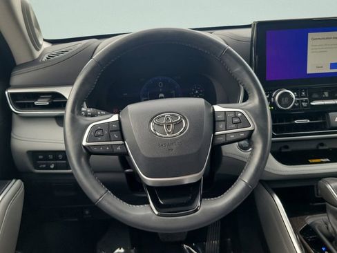 Used 2023 Toyota Highlander Platinum FWD image 11