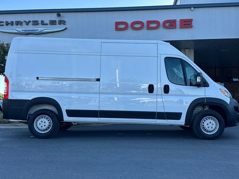 New 2025 RAM ProMaster 2500 w/ Convenience Group image 3