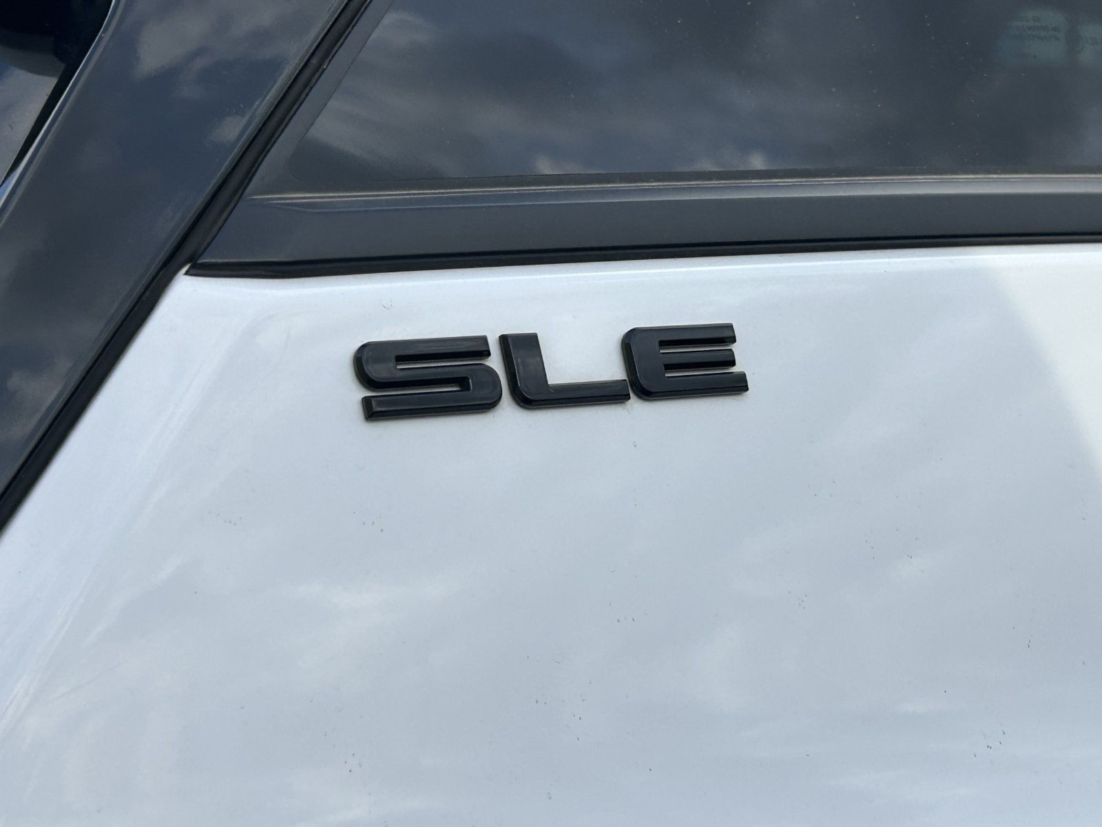 Used 2020 GMC Terrain SLE w/ Elevation Edition FWD image 9