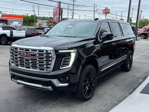 New 2026 GMC Yukon XL Denali w/ Sun & Power Step Package AWD/4WD image 7