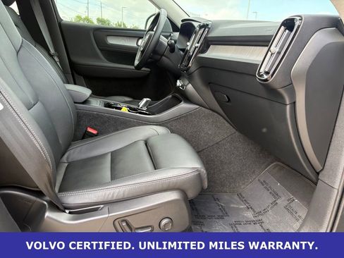 Certified 2025 Volvo XC40 B5 Plus AWD/4WD image 32