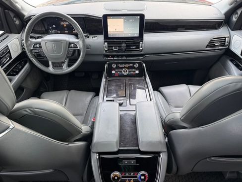 Used 2018 Lincoln Navigator Reserve image 13