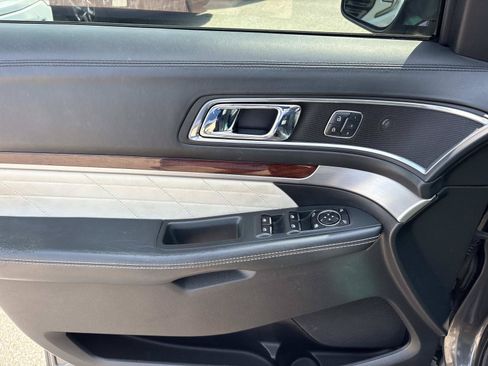 Used 2017 Ford Explorer Platinum AWD/4WD image 12