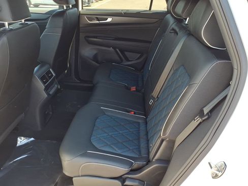 Certified 2025 Volkswagen Atlas Cross Sport SEL Premium R-Line image 23