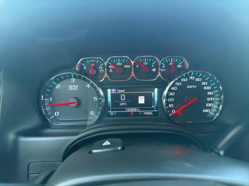 Used 2020 Chevrolet Suburban LT image 12