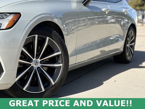 Used 2021 Volvo S60 T5 Momentum w/ Climate Package image 8
