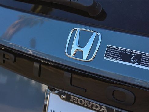 New 2025 Honda Pilot Touring image 11